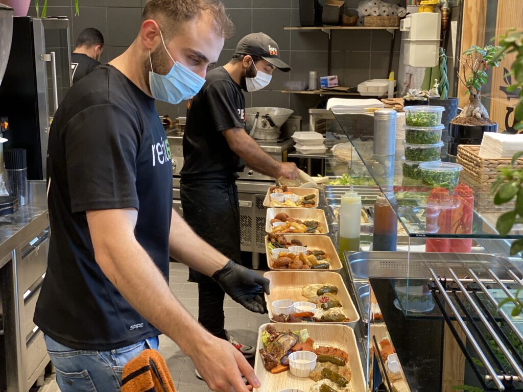 Fingerfood Catering wird ausgegeben